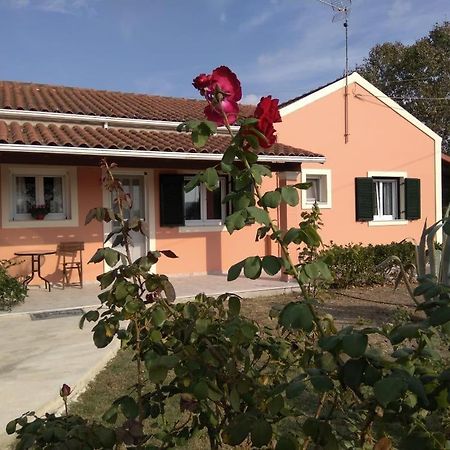 Lonelia'S Family Homes Лефкими Екстериор снимка