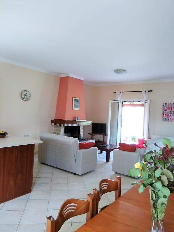 Lonelia'S Family Homes Лефкими Екстериор снимка