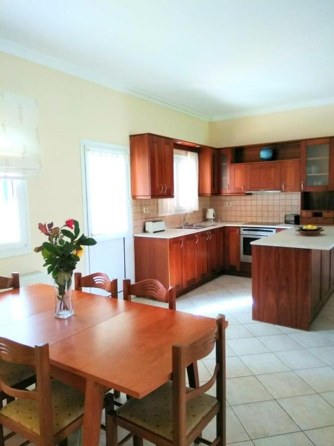 Lonelia'S Family Homes Лефкими Екстериор снимка